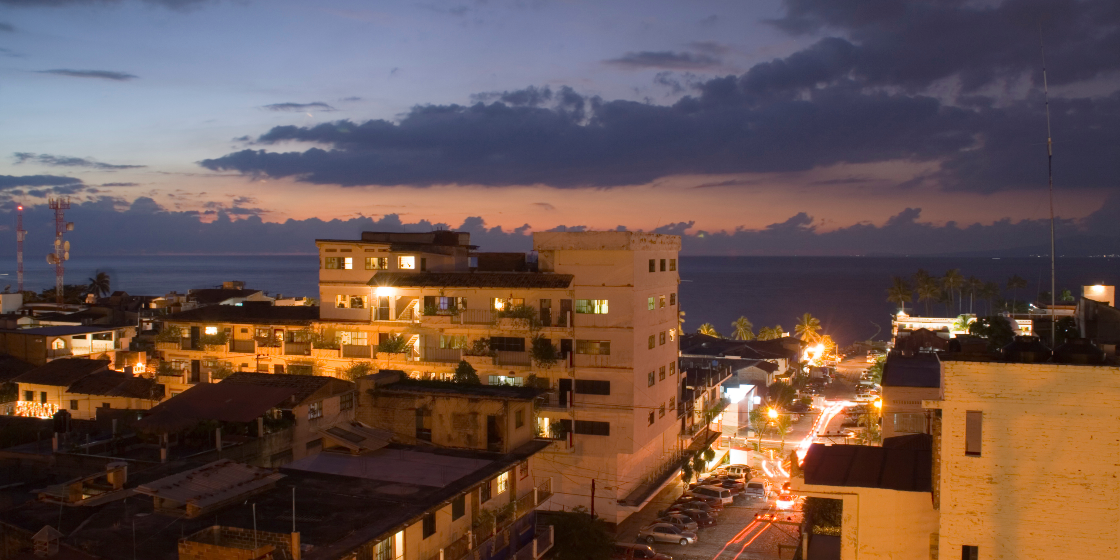 traslados ida y vuelta aeropuertos a hotel en Puerto Vallarta para convenciones, empresas, grupos coorporativos